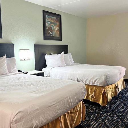 Baymont By Wyndham Cincinnati Шарънвил Екстериор снимка