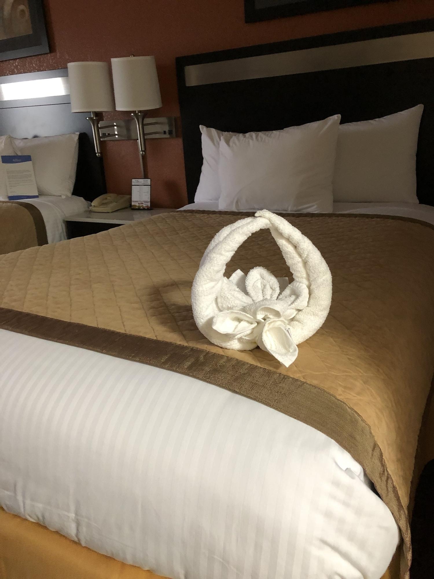 Baymont By Wyndham Cincinnati Шарънвил Екстериор снимка
