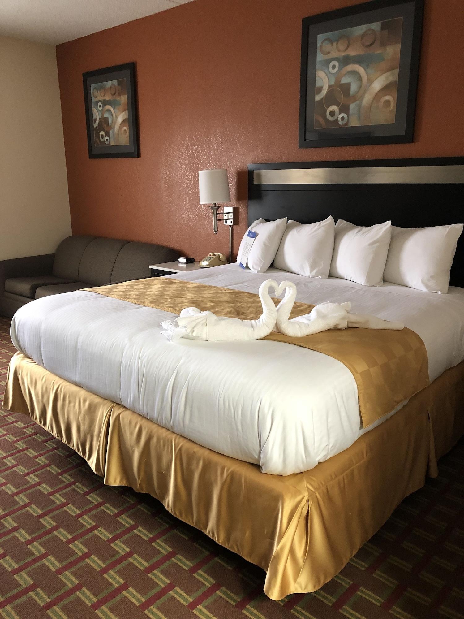 Baymont By Wyndham Cincinnati Шарънвил Екстериор снимка