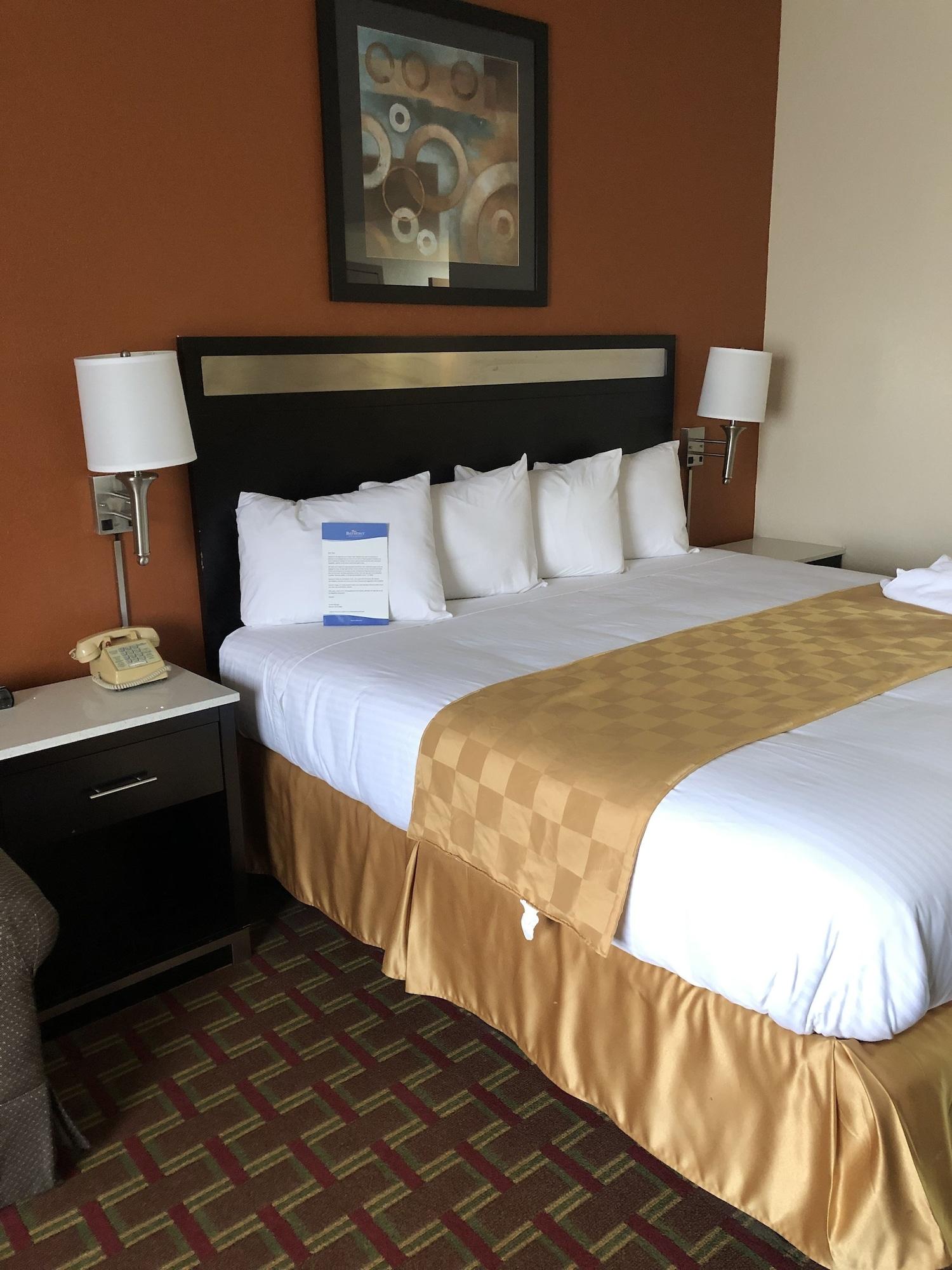 Baymont By Wyndham Cincinnati Шарънвил Екстериор снимка