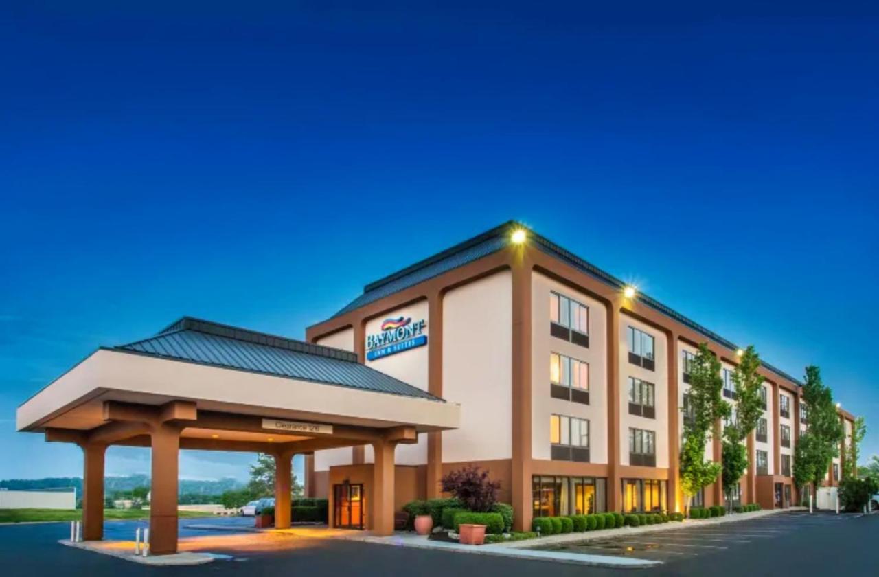 Baymont By Wyndham Cincinnati Шарънвил Екстериор снимка