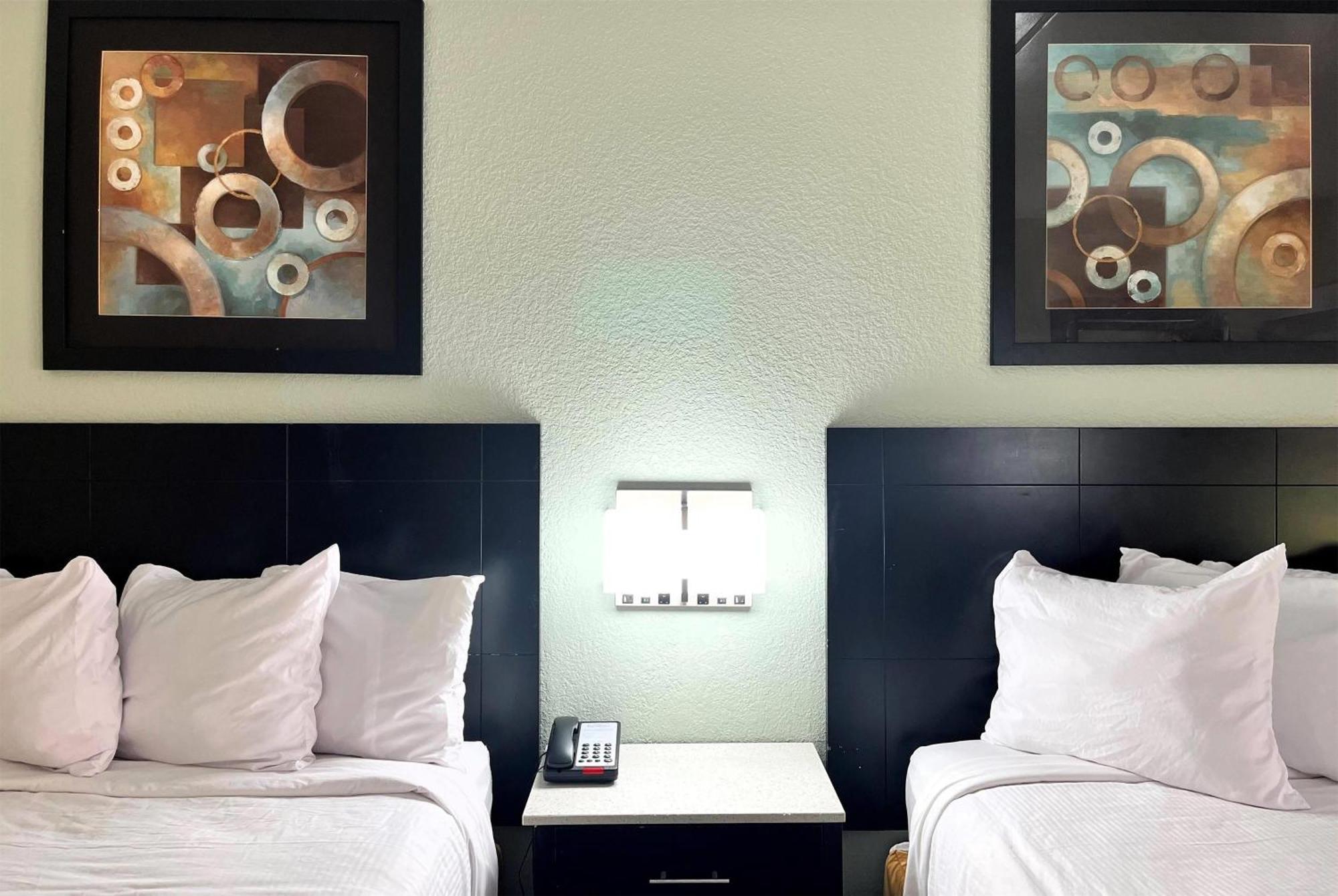 Baymont By Wyndham Cincinnati Шарънвил Екстериор снимка