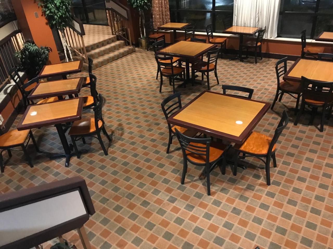 Baymont By Wyndham Cincinnati Шарънвил Екстериор снимка