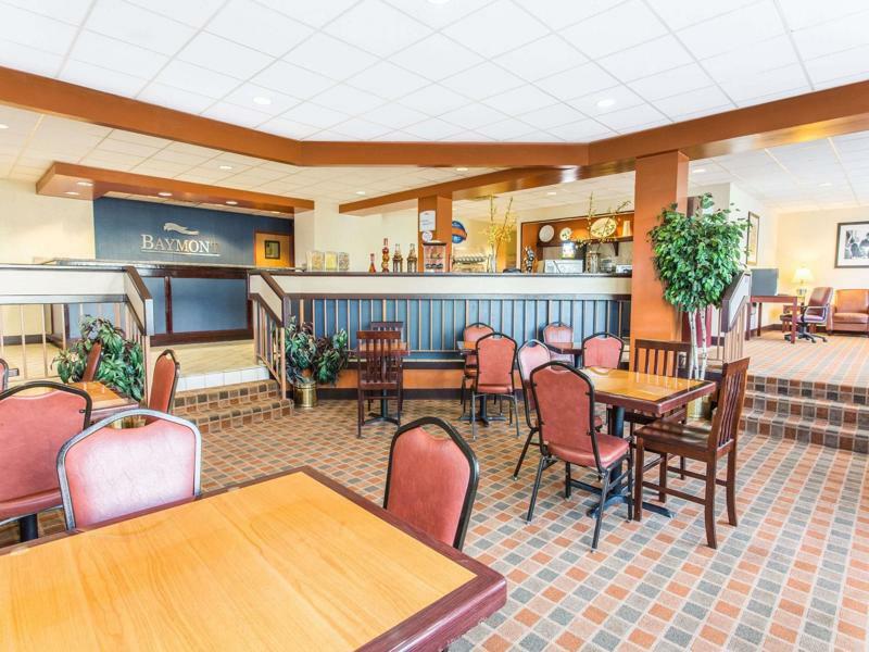 Baymont By Wyndham Cincinnati Шарънвил Екстериор снимка